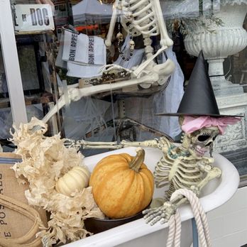 The Brocante Beach House  - Antiques Near Me - Seattle, Washington