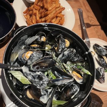 BXL Cafe - Yummm mussels n fries - Pubs Near Me - New York, New York BXL Cafe - Yummm mussels n fries - Pubs Near Me - New York, New York
