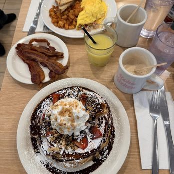 Aloha Kitchen - Omelette and soufflé - Breakfast & Brunch Near Me - Honolulu, Hawaii