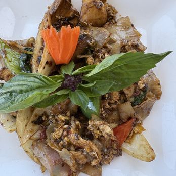 Yellow Curry Cozy Thai - Drunken noodles - Thai Near Me - Seaside, Oregon