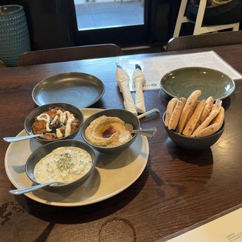 Maydoon - Dip trio appetizer with naan bread - Persian/Iranian Near Me - Sacramento, California Maydoon - Dip trio appetizer with naan bread - Persian/Iranian Near Me - Sacramento, California