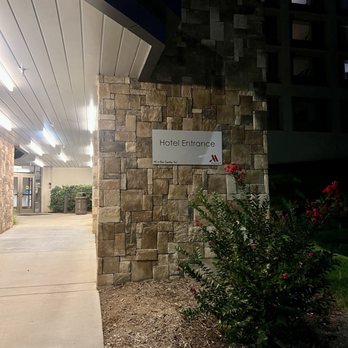 Raleigh Marriott Crabtree Valley - Side entrance on Lower Level - Hotels Near Me - Raleigh, North Carolina Raleigh Marriott Crabtree Valley - Side entrance on Lower Level - Hotels Near Me - Raleigh, North Carolina