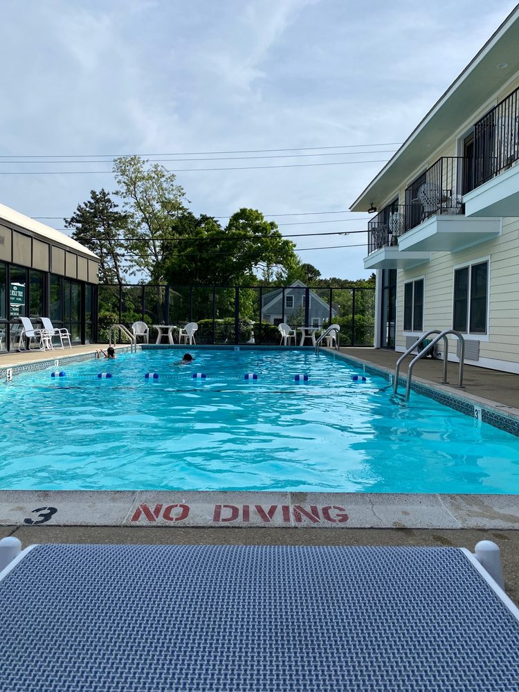 HOLLY TREE CONDOMINIUMS 24 Photos & 19 Reviews 412 MA 28, West Yarmouth, Massachusetts