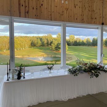 Tanglewood Greens - Wedding Head Table for Bride and Groom - Golf Near Me - Menomonie, Wisconsin