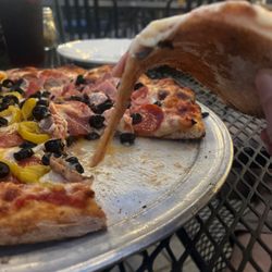 I love New York Pizza - Pizza soaked in grease.