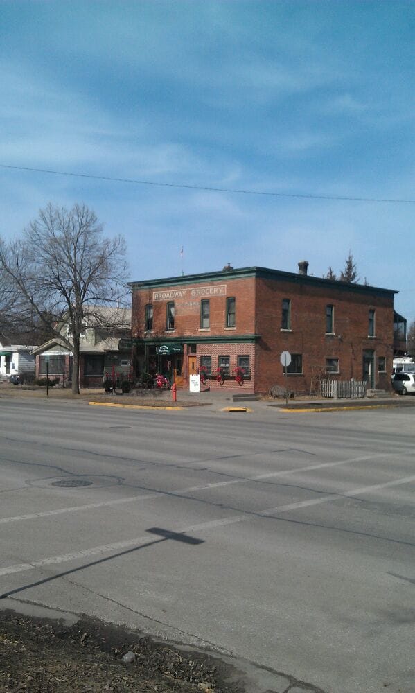 FLOWERS ON BROADWAY Updated September 2024 476 E Broadway St