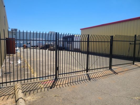 Metal Gates And Fences - Our experienced company offers outstanding service at a great value. We are here for all of your fencing projects, and you can count on us t