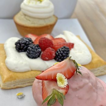 Millport - We gorged on the pastries. The mixed berry danish was super flakey and the strawberry cupcake was berry yummy without being too sweet - American Near Me - Imperial Beach, California