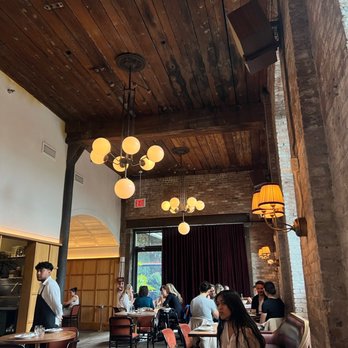 Le Crocodile - French Near Me - Brooklyn, New York