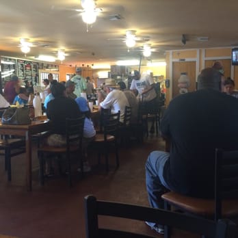 Donn's BBQ - Lunch rush. Not too bad though, still plenty of spots to sit! - Barbeque Near Me - Austin, Texas