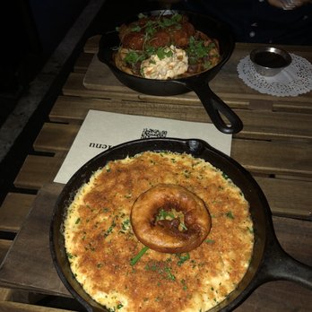 Tanner Smiths - Truffle Mac & Cheese, Hot Chicken & Waffles - Cocktail Bars Near Me - New York, New York