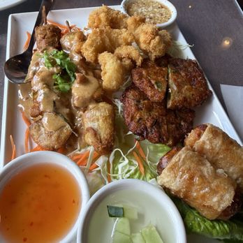 Thai Vientiane Restaurant - Assorted Thai House Combination Platter - Thai Near Me - Urban Honolulu, Hawaii Thai Vientiane Restaurant - Assorted Thai House Combination Platter - Thai Near Me - Urban Honolulu, Hawaii