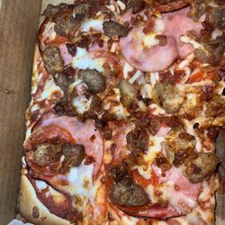 Zesty Zzeeks Pizza and Wings - Meats Pizza
