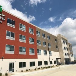 Holiday Inn Express & Suites Lee's Summit - Kansas City