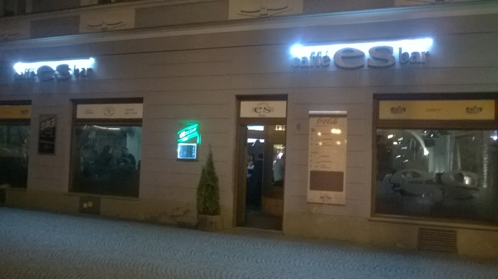 CAFFÉ ES BAR Dolní náměstí 18/8, Opava, Czech Republic Bars