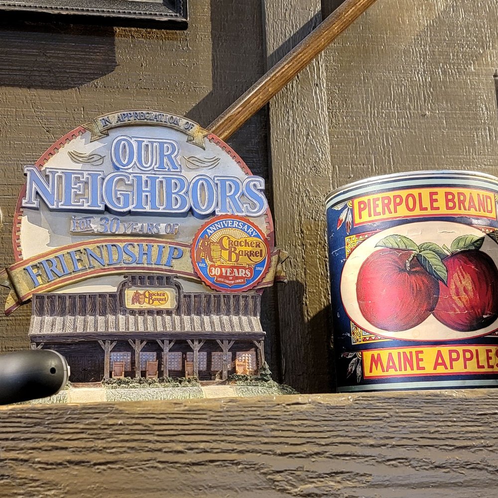 Cracker Barrel Old Country Store - Inside Decor - American Near Me - Council Bluffs, Iowa