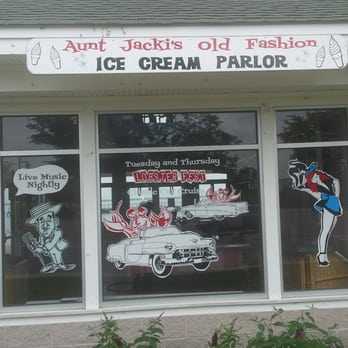 Tanner Park - Beach hut ice cream parlor - Parks Near Me - Copiague , New York