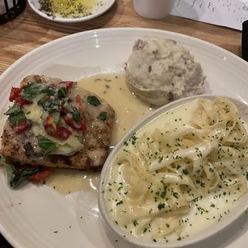 Carrabba's Italian Grill - Mahi Wulfe with mashed potatoes and fettuccine Alfredo - Italian Near Me - Orlando, Florida Carrabba's Italian Grill - Mahi Wulfe with mashed potatoes and fettuccine Alfredo - Italian Near Me - Orlando, Florida