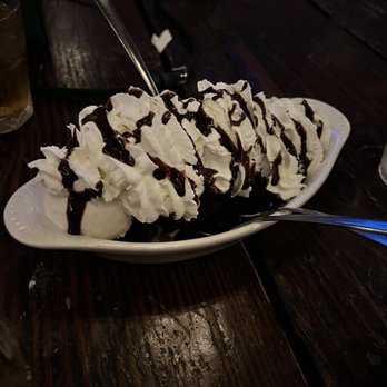 Frazier's On the Avenue - Brownie sundae - American Near Me - Baltimore, Maryland Frazier's On the Avenue - Brownie sundae - American Near Me - Baltimore, Maryland