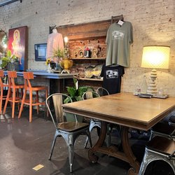 Pour@322 - Loving the exposed brick!