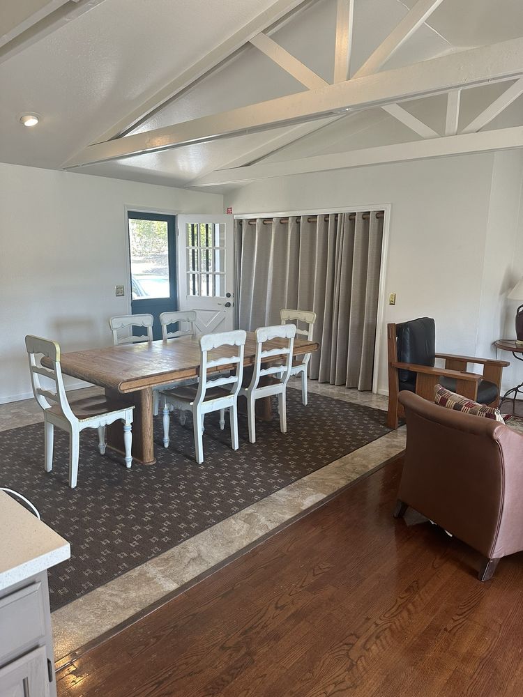 Los Laureles Lodge Restaurant & Saloon