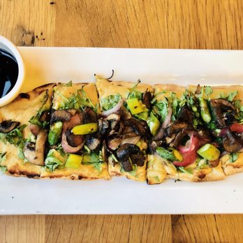 Ravens' Restaurant - Flatbread of the day (mushroom, humus and asparagus) - Vegan Near Me - Mendocino, California Ravens' Restaurant - Flatbread of the day (mushroom, humus and asparagus) - Vegan Near Me - Mendocino, California