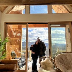 Queen's Nails Salon - Airbnb