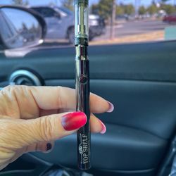 The Top Shelf - Rechargeable battery with their name on it and the cartridge that they sold me that doesn't even fit the battery!!!