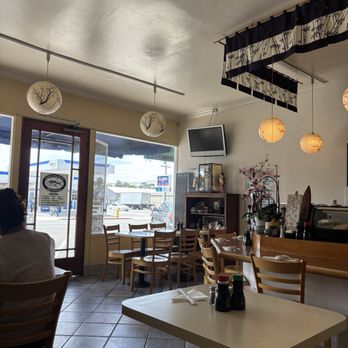 Goleta Sushi House - Sushi Bars Near Me - Goleta, California