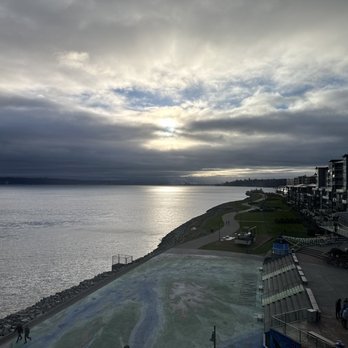 Silver Cloud Hotel Tacoma Point Ruston Waterfront - Hotels Near Me - Tacoma, Washington