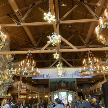 Great Wolf Lodge - Grand lobby at check in - Resorts Near Me - Scotrun, Pennsylvania Great Wolf Lodge - Grand lobby at check in - Resorts Near Me - Scotrun, Pennsylvania