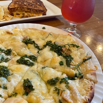 Ebb & Flow Fermentations - Smoked chicken grilled cheese, smoked chicken flatbread and a yummy sour beer that I can't remember. - Brewpubs Near Me - Cape Girardeau, Missouri