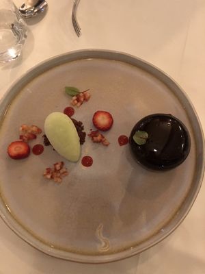 Restaurante F by null