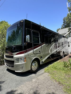 RV Wax and Wash - This Beautiful RV received a wash and wax. This package provides gloss and most importantly hydrophobic properties to ensure the paint is protected !