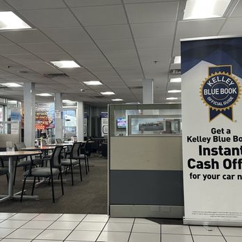Nissan South Morrow - Guest Waiting Area & Sales - Car Dealers Near Me - Morrow, Georgia Nissan South Morrow - Guest Waiting Area & Sales - Car Dealers Near Me - Morrow, Georgia