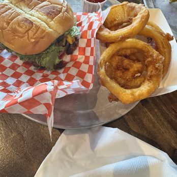 Burger Me - Cowboy burger and onion rings - Burgers Near Me - Truckee, California Burger Me - Cowboy burger and onion rings - Burgers Near Me - Truckee, California