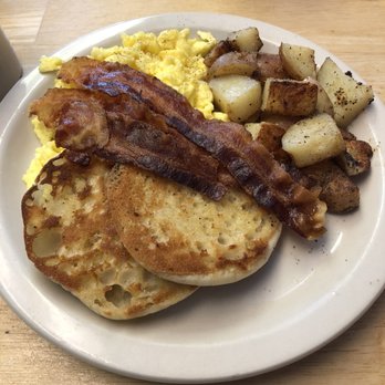 Sunrise Cafe - Scrambled egg, bacon, English muffin and funky home fries - Cafes Near Me - Freeport, Maine