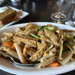 (25) Hot 'N' Spicy Noodles (Pad See Ew) with tofu