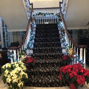 Lombardi's On the Bay - Holiday decorations is over the top beautiful - Italian Near Me - Patchogue, New York