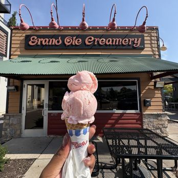 Grand Ole Creamery - Ice Cream & Frozen Yogurt Near Me - Minneapolis, Minnesota