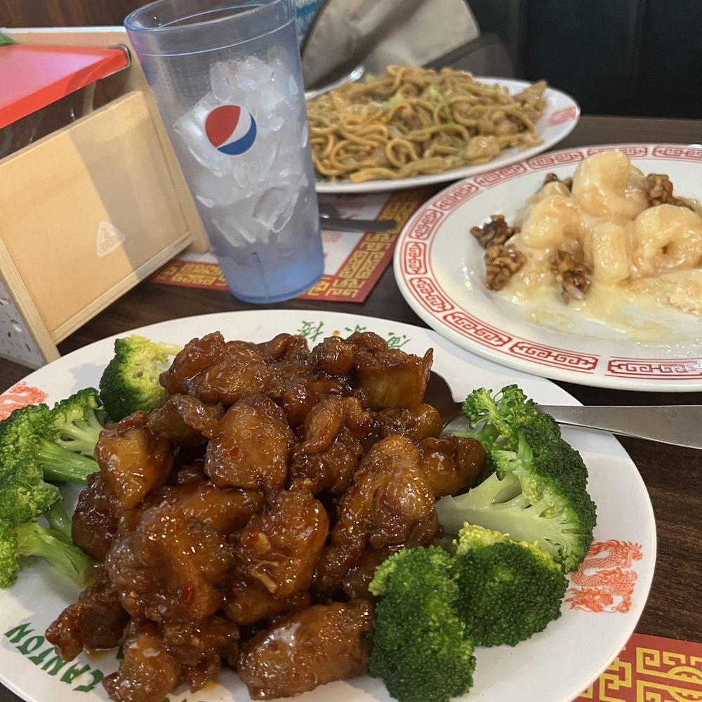 Lee's Canton Restaurant - General chicken, chicken chow mean, and honey walnut shrimp - Chinese Near Me - Yuba City, California Lee's Canton Restaurant - General chicken, chicken chow mean, and honey walnut shrimp - Chinese Near Me - Yuba City, California