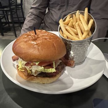 The Hideaway Pub & Grill - Burger - Pubs Near Me - Cromwell, Connecticut The Hideaway Pub & Grill - Burger - Pubs Near Me - Cromwell, Connecticut