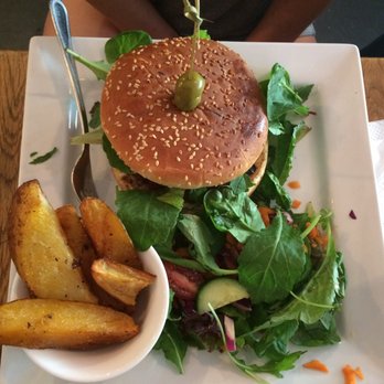 Bazar Café - Burger au boeuf Angus. - Breakfast & Brunch Near Me - Montreal, Quebec