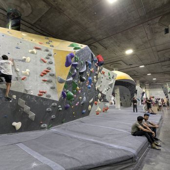 Dogpatch Boulders - Gyms Near Me - San Francisco, California
