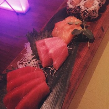 Morimoto - (L-R) Chu-toro, oh-toro, salmon, spicy salmon roll - Japanese Near Me - Philadelphia, Pennsylvania Morimoto - (L-R) Chu-toro, oh-toro, salmon, spicy salmon roll - Japanese Near Me - Philadelphia, Pennsylvania