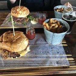 Lowell's - H. Lowell's (la de atras) H. Premium (la de adelante)