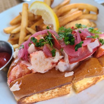 CRU - Lobster roll - Seafood Near Me - Nantucket, Massachusetts CRU - Lobster roll - Seafood Near Me - Nantucket, Massachusetts
