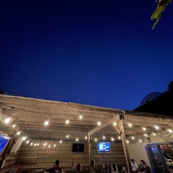 The Firkin Pub & Grill - Outdoor patio on a pretty Sunday night - American Near Me - Long Beach, California