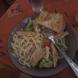La Casa Country - Fettuccine Alfredo with chicken