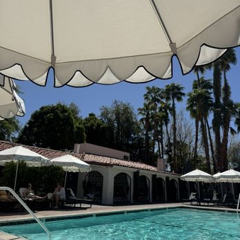 Villa Royale - Poolside during the day - Hotels Near Me - Palm Springs, California Villa Royale - Poolside during the day - Hotels Near Me - Palm Springs, California
